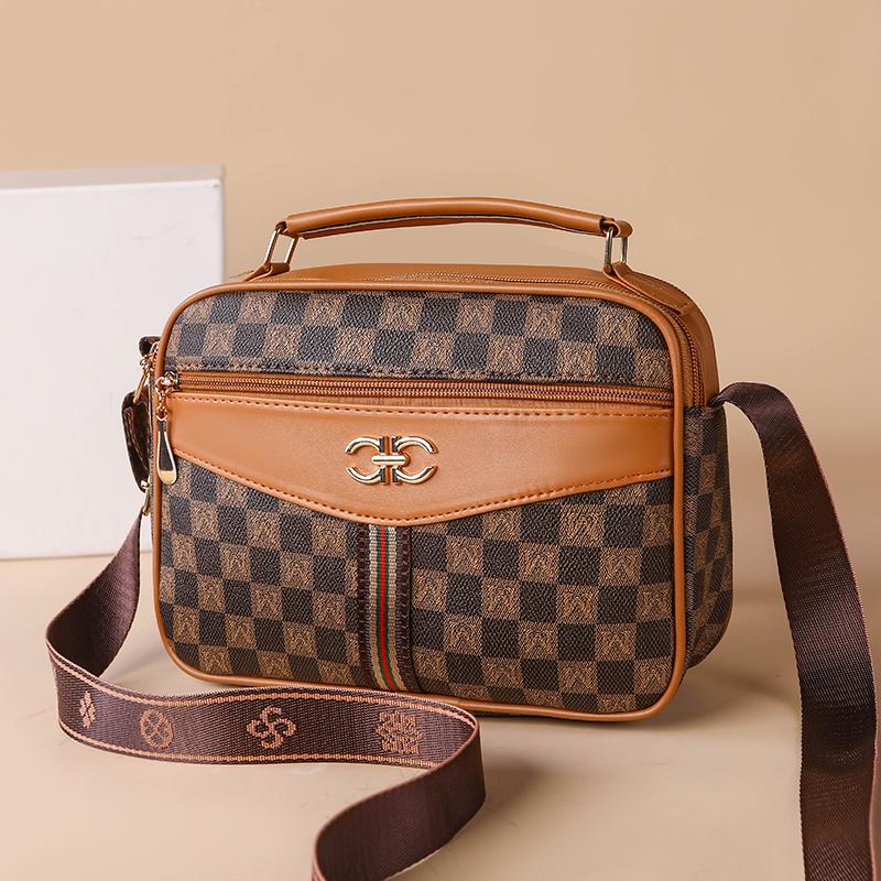 2025 middle-aged handbag four-layer mobile phone bag old flower bag new high-capacity women's diagonal cross brand mother bag